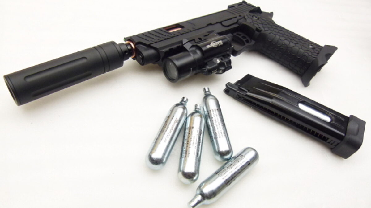 BATON BS-COMBAT MASTER CO2ガスガン｜圧倒的なリコイルと安定感を体感