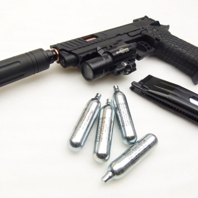 BATON BS-COMBAT MASTER CO2ガスガン｜圧倒的なリコイルと安定感を体感