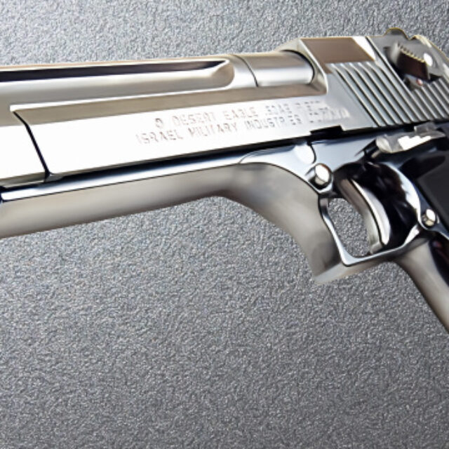 マルイ デザートイーグル .50AE｜巨大なリコイルと高精度を実射で検証